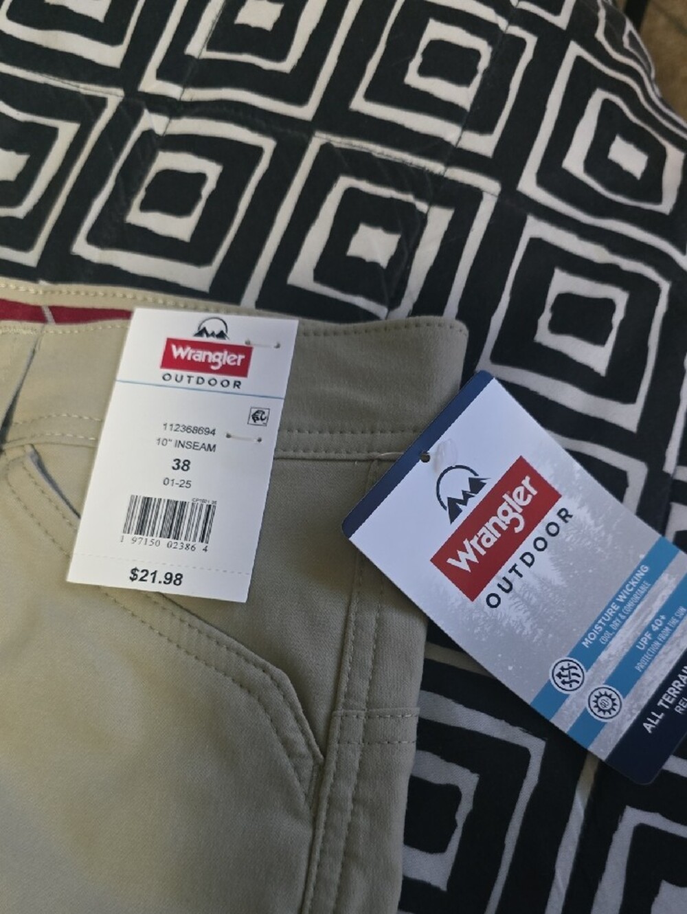 Wrangler Men's Light Khaki Hybrid Cargo Shorts - Picture 2 of 5